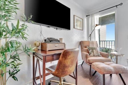 Holiday home The Hemingway Subtropical Luxury On The Bay
